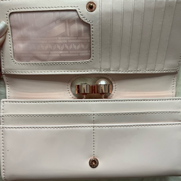 ❌SOLD❌Ted Baker London Wallet - Picture 3 of 4